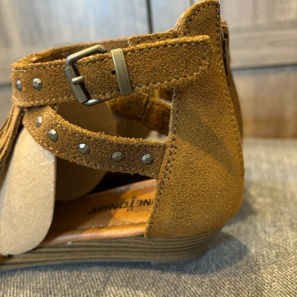 Minnetonka Suede Sandals Fringe Brown - Picture 4 of 11